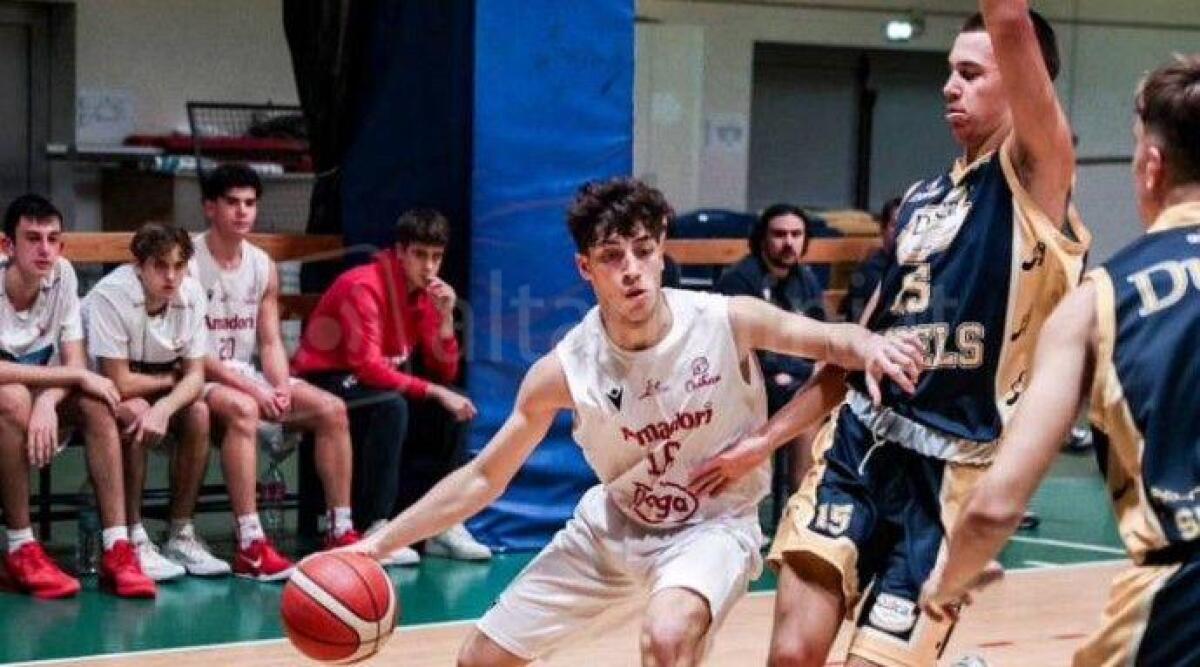 Basket giovanile, RBR: l'Under 17 fa suo il derby con Forlì. Sconfitta per la Under 19 -