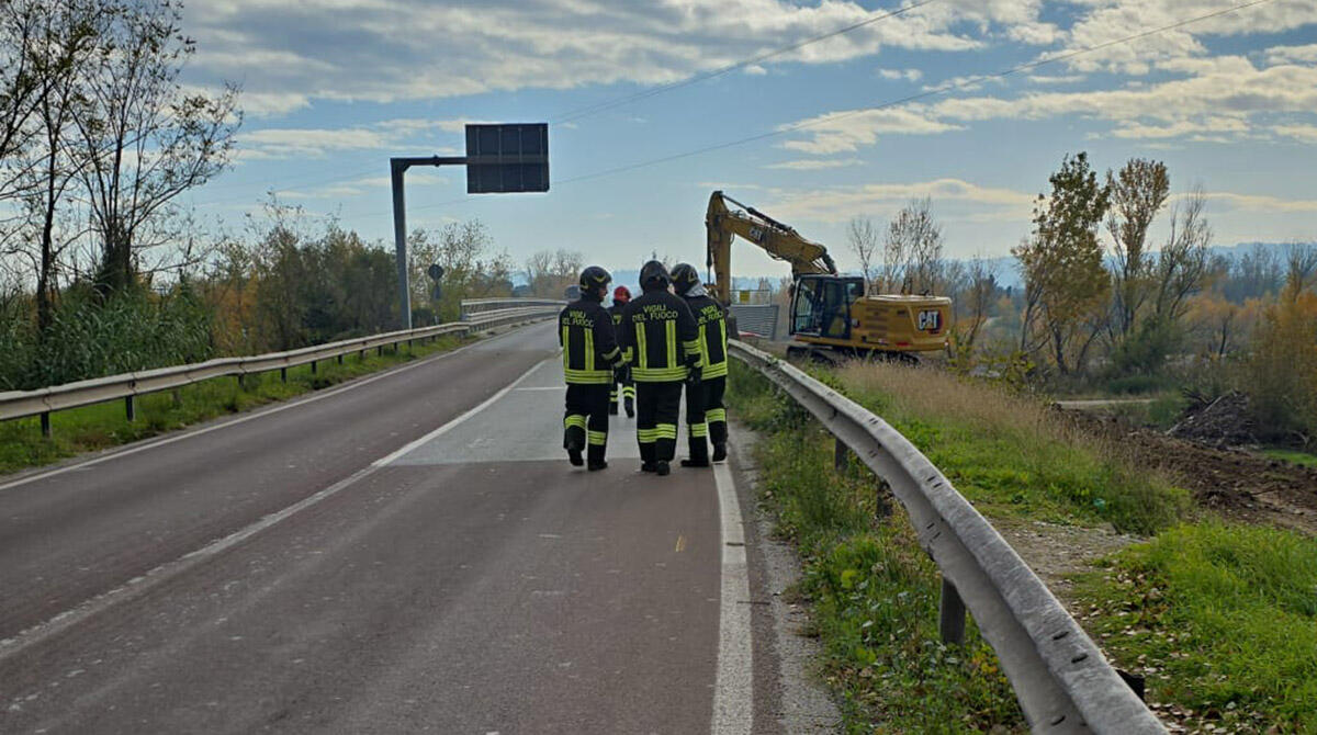 Santarcangelo, conduttura del gas si rompe: strada chiusa per un'ora - Lavori in via Trasversale Marecchia