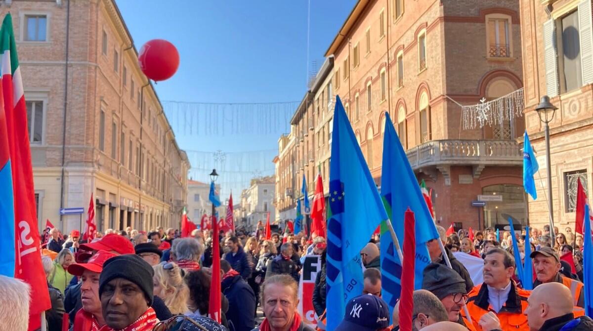 Si manifesta a Bologna contro la legge di bilancio: un pullman in partenza da Rimini - Manifestazione a Rimini