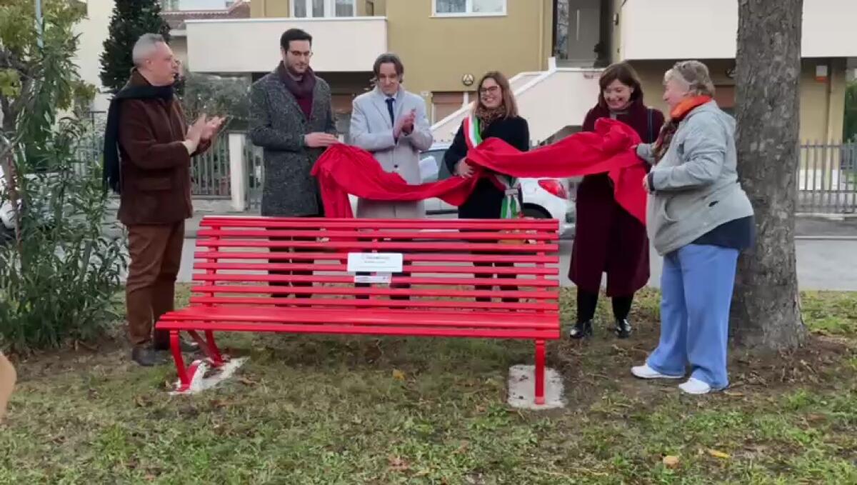 Inaugurata la panchina rossa di Santa Giustina -