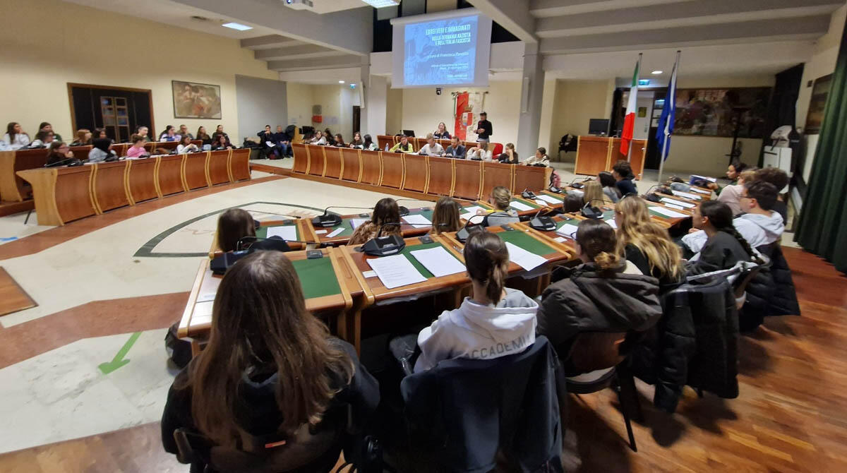 Dal nazismo alla contemporaneità: 130 studenti riminesi riflettono su diversità e inclusione -