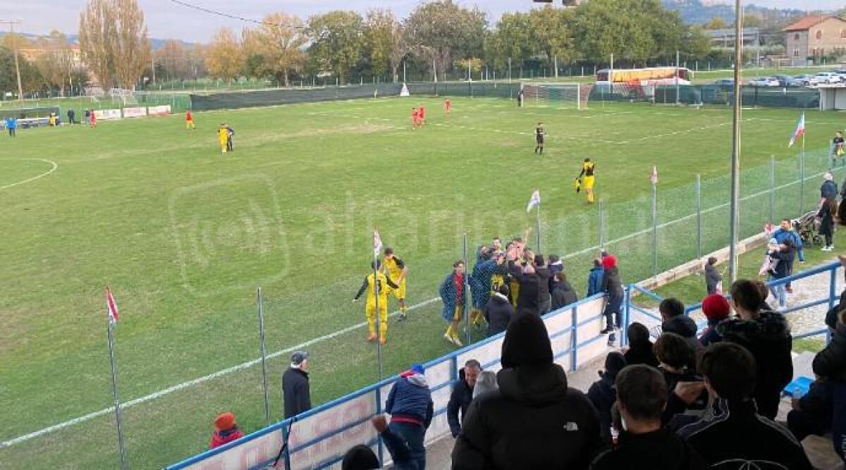 Calcio Promozione, il Gabicce Gradara dallo 0-2 al 3-2 nel recupero. Jesina al tappeto -