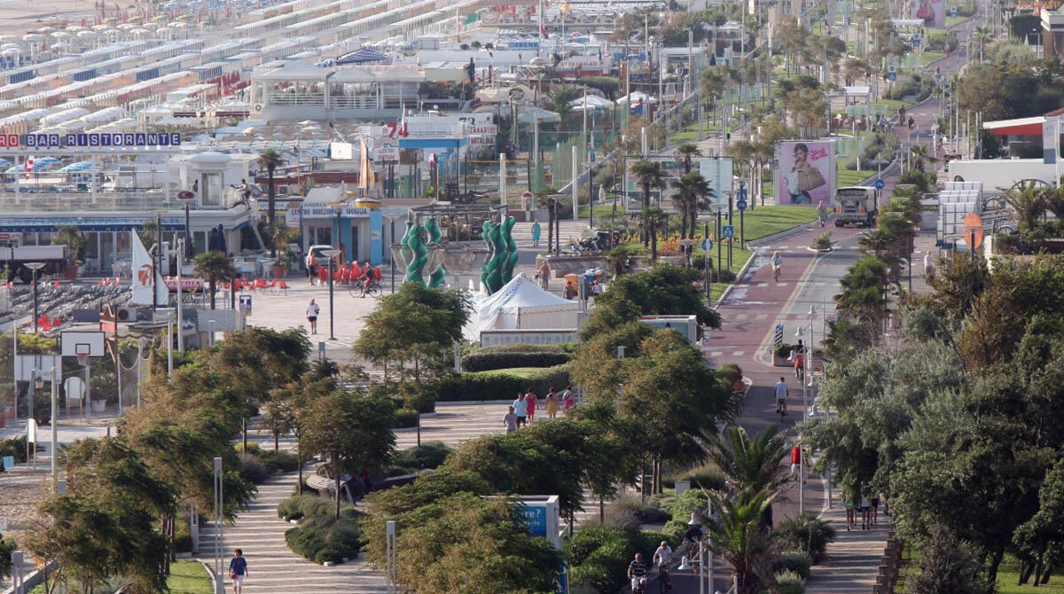 Riccione pedala verso il futuro: 2 km di nuove piste ciclabili per la città - Pista ciclabile lungomare di Riccione