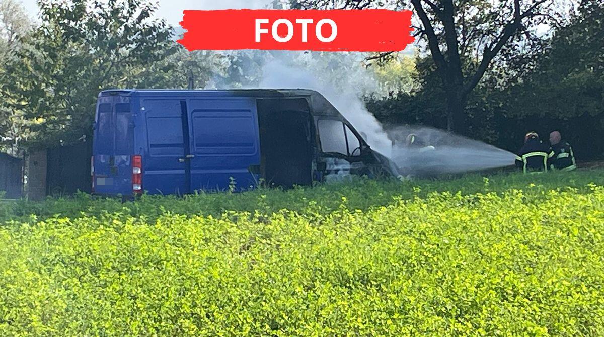Furgone prende fuoco improvvisamente durante la marcia - Le immagini delle operazioni di spegnimento a Galazzano - Repubblica di San Marino