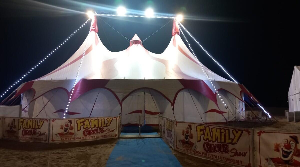 Rimini: torna il villaggio di Natale sul mare - Happy Circus Ice Village