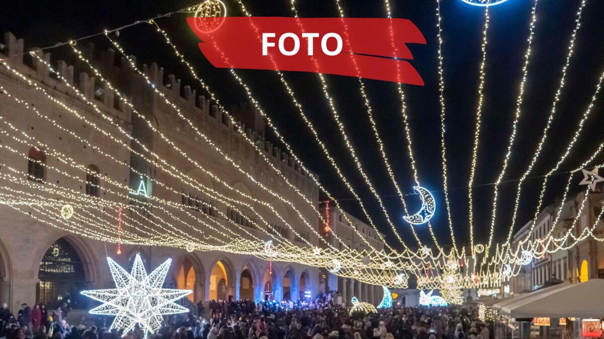 Rimini accende le luci del Natale: grande partecipazione anche alla camminata anti violenza sulle donne -