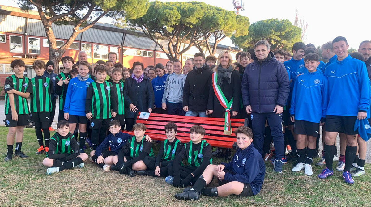 La violenza sulle donne è sempre in fuorigioco: nuova panchina rossa al Nicoletti - Panchina rossa Stadio Nicoletti, Riccione