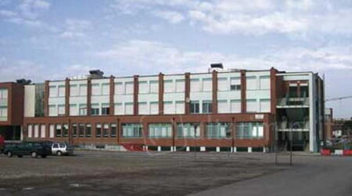 Liceo Serpieri, ancora tensioni nel giorno dello sciopero: studenti chiamano Polizia - Ingresso del liceo Serpieri