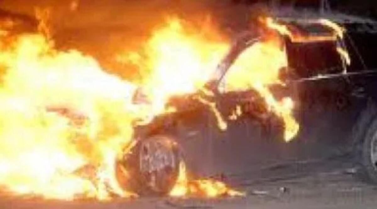 Maserati Levante in fiamme durante la marcia, conducente illeso - Archivio