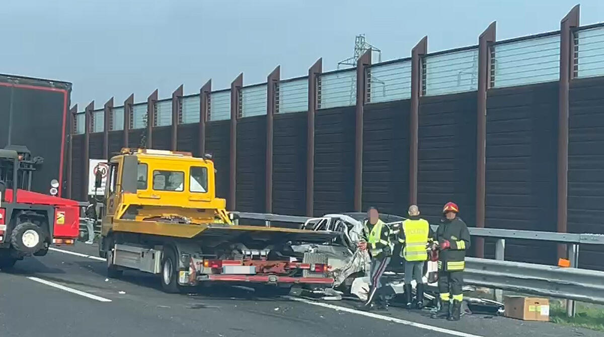 Maxi tamponamento a catena in A14 all'altezza dell'uscita Rimini sud: coinvolti circa 20 mezzi - Le immagini dell'incidente in A14