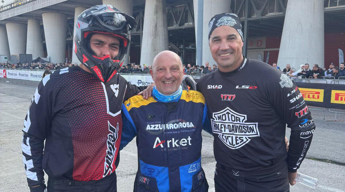 Centauro riminese tra i campioni: l'esperienza di Bettini ad Eicma. Ora la grande corsa africana - Bettini (al centro) con Danilo Petrucci e Joan Pedrero