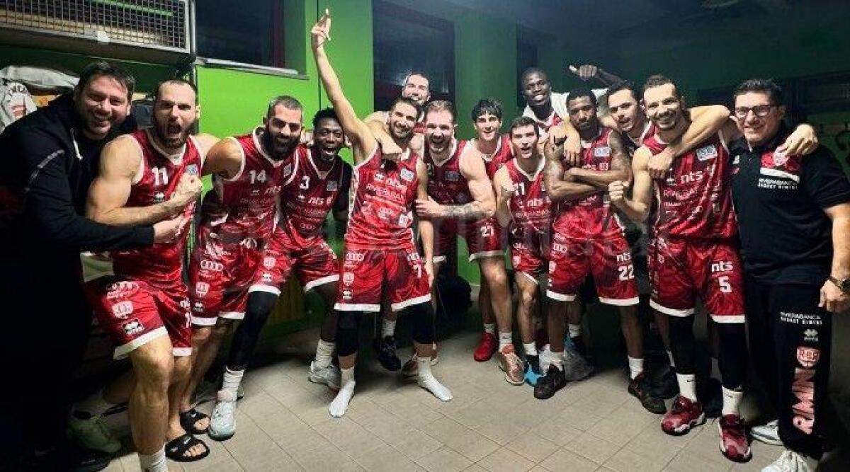 Basket A2, RivieraBanca sbanca Pesaro nel caldo finale (76-82) -