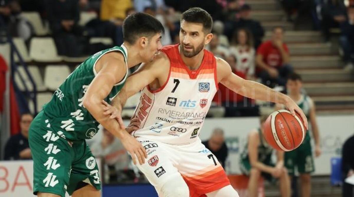 Basket A2, RivieraBanca allunga la serie positiva: battuto l'Avellino (80-78) -