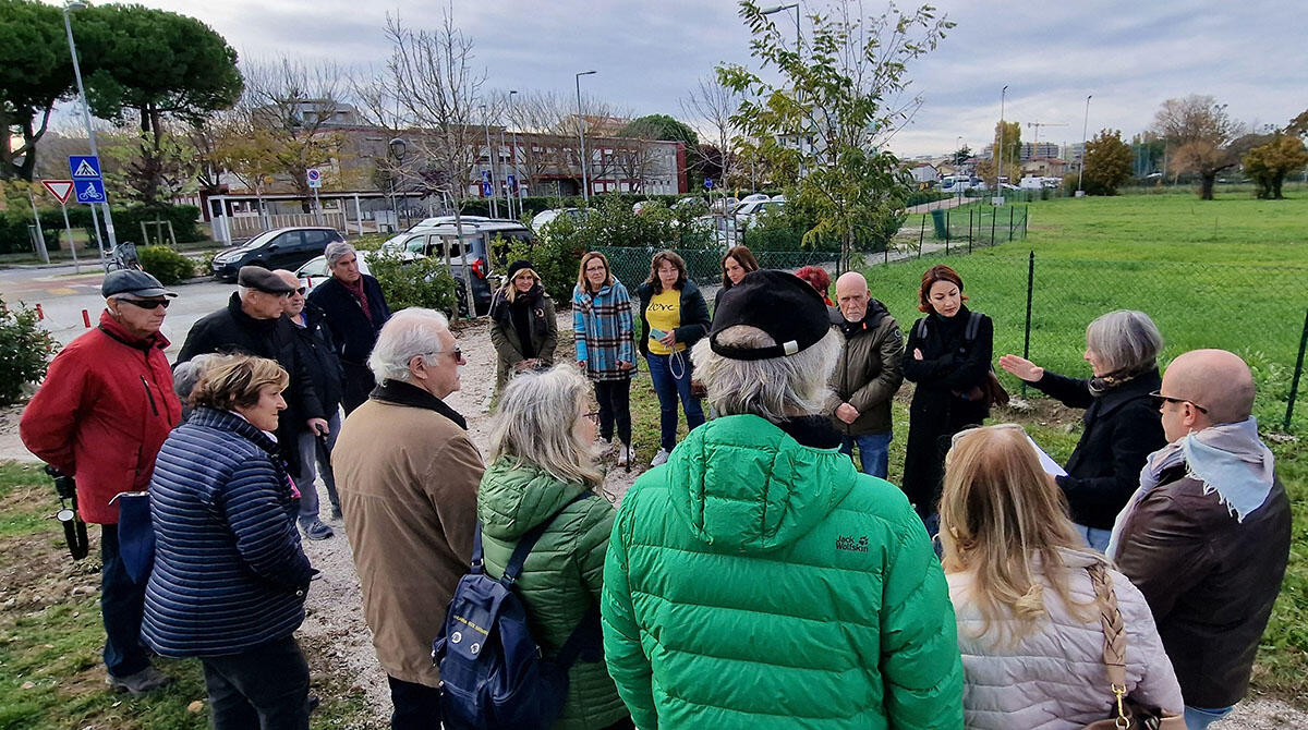 Un gruppo di cittadini dona 18 alberi alla città di Rimini - Giornata Nazionale dell'Albero, al Parco Morena Ugolini, di via Fantoni