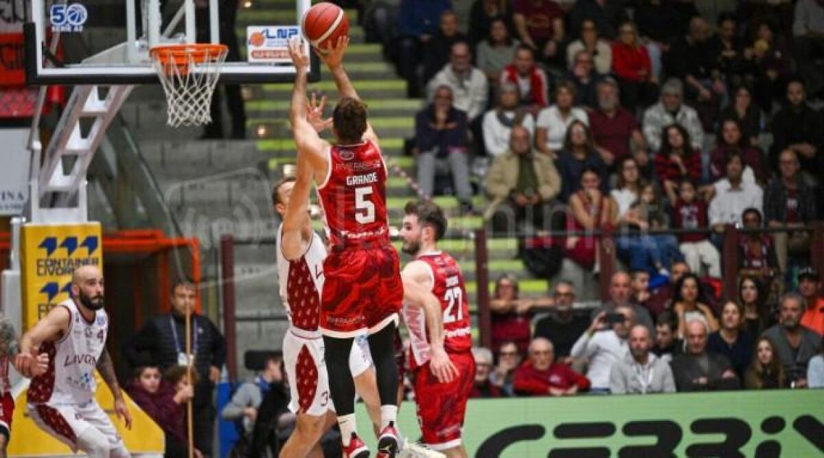 Basket A2, RivieraBanca passa anche a Livorno e consolida il primato (78-74) -