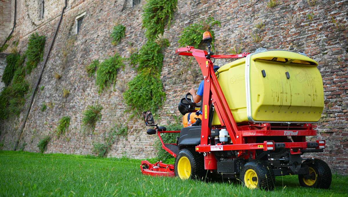 Rimini, nuovi interventi per il verde pubblico: 342mila euro per parchi e giardini - Manutenzione del verde a Rimini