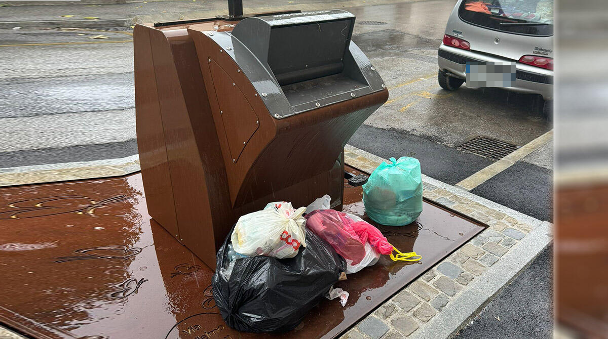 Odori intensi e degrado, l'ira di un albergatrice verso la nuova isola ecologica interrata - Isola ecologica via Guglielmo Oberdan, Rimini