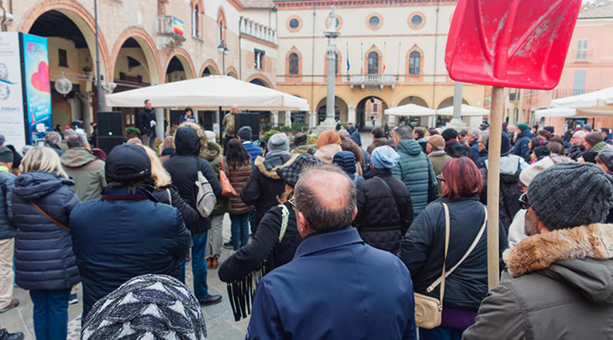 Ravenna in piazza: la voce degli alluvionati si alza contro i ritardi e l'incertezza - I partecipanti alla manifestazione