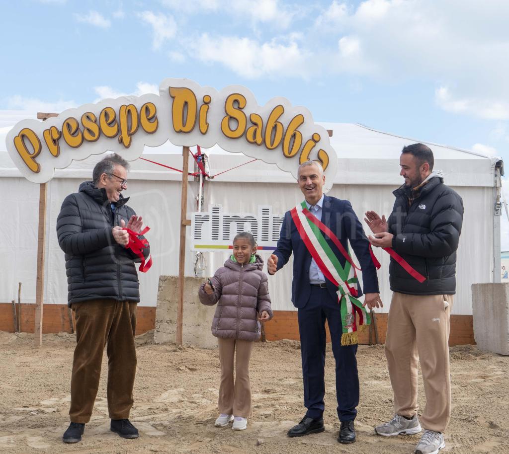 Rimini; 30/11/2024: Comune RN Uff Stampa, inaugurazione e apertura al pubblico del Presepe di Sabbia in p.le Boscovich©Riccardo Gallini /GRPhoto