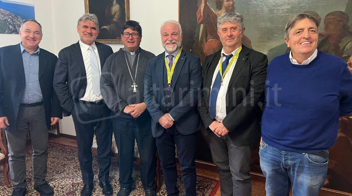 Una imprenditrice nel presepe del Vescovo: il dono di Confartigianato Imprese e Coldiretti - 
