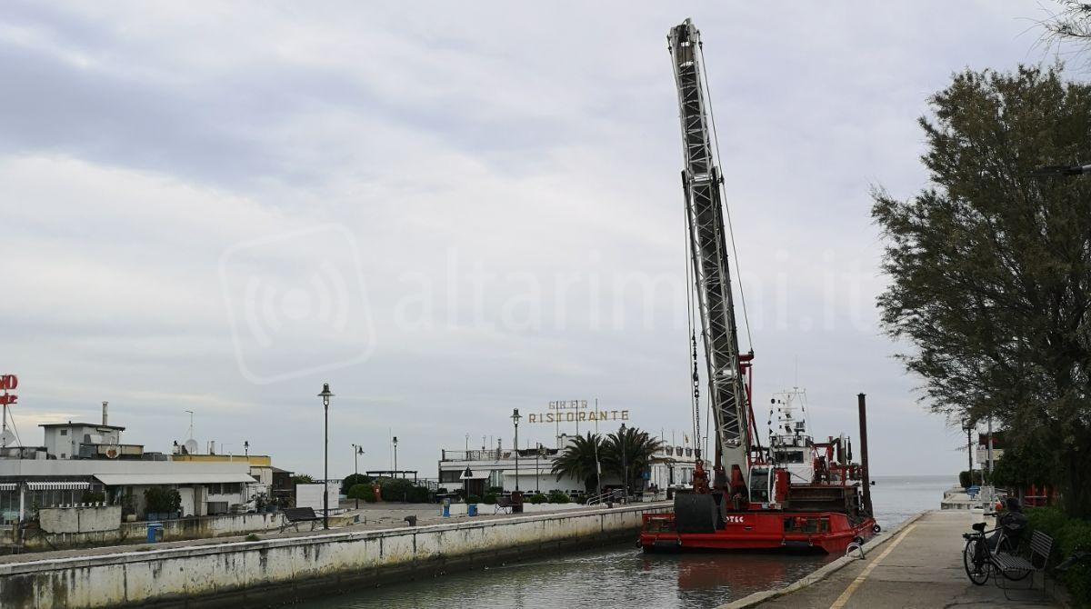 Riccione, interventi di dragaggio della darsena di levante - cof