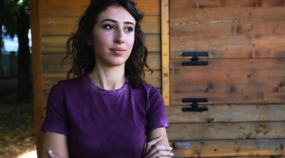 Attesa per Cecilia Sala: 'Sta bene, è in cella da sola' -