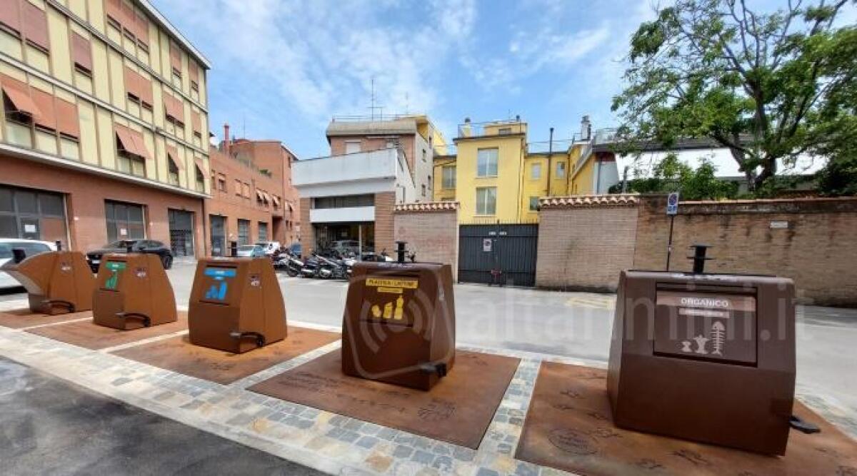 Rifiuti, per il centro storico di Rimini no esposizione sacchi: "Isole ecologiche, altre 4 in arrivo" - Una delle nuove isole ecologiche