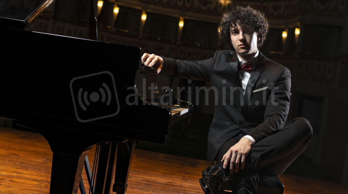 Alla Sagra Musicale Malatestiana il giovane pianista Giacomo Menegardi -