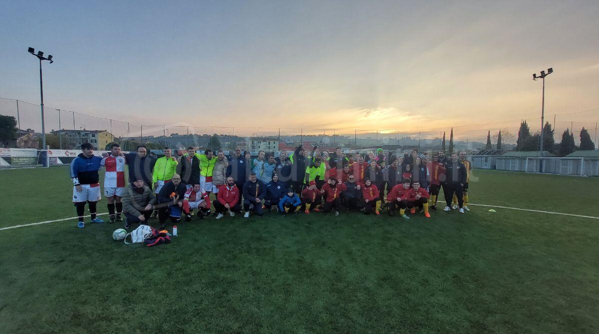 Samba Rimini, bis di vittorie nella seconda giornata di campionato a Osimo - Foto di gruppo assieme all'arbitro Juan Luca Sacchi