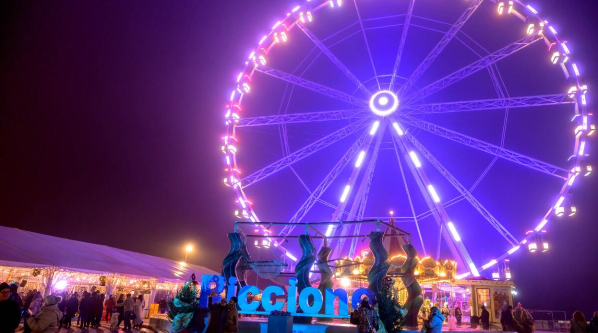 Il Natale è arrivato a Riccione con un weekend di cori, mercatini e presepi - Riccione Christmas view, ruota panoramica