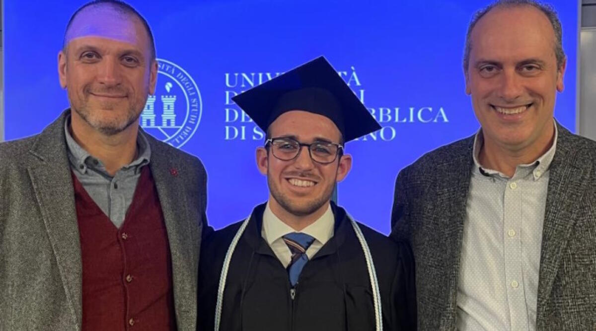 Una laurea che punta su strade sostenibili e innovative: riccionese disegna il futuro delle reti viarie - Matteo Savioli tra al presidente di Geat Fabio Galli (a destra) e al direttore Giovanni Moretti
