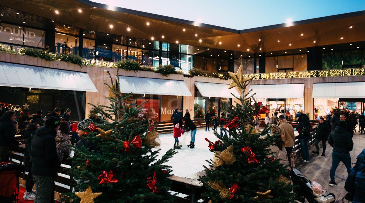 Concerto gospel e decorazione candele: il Natale colora San Marino Outlet Experience -