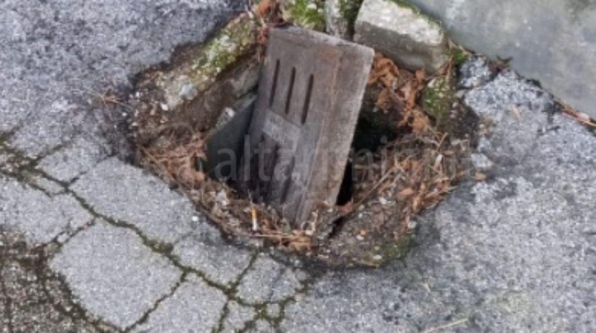 Tombino aperto in una strada di Cattolica. La segnalazione -