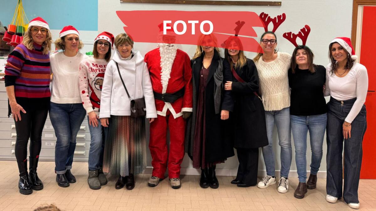 Riccione, la sindaca a scuola per consegnare le letterine della Befana - 
