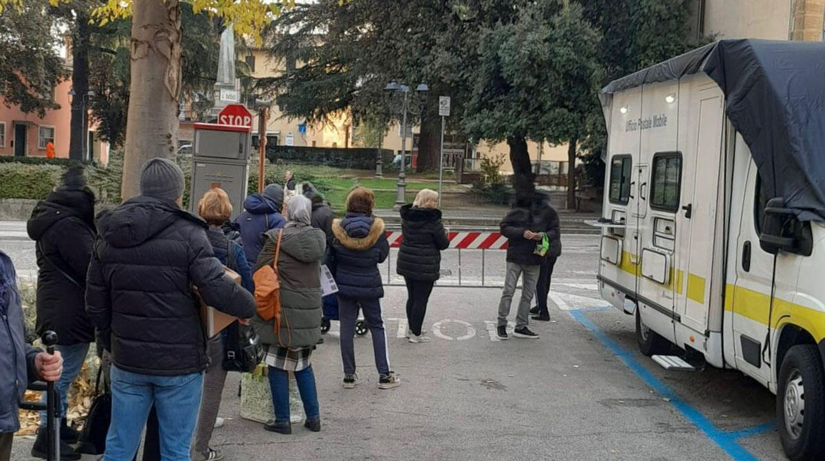 Code al freddo all'Ufficio mobile delle Poste di Novafeltria: i sindacati protestano - Ufficio Postale Mobile di Novafeltria