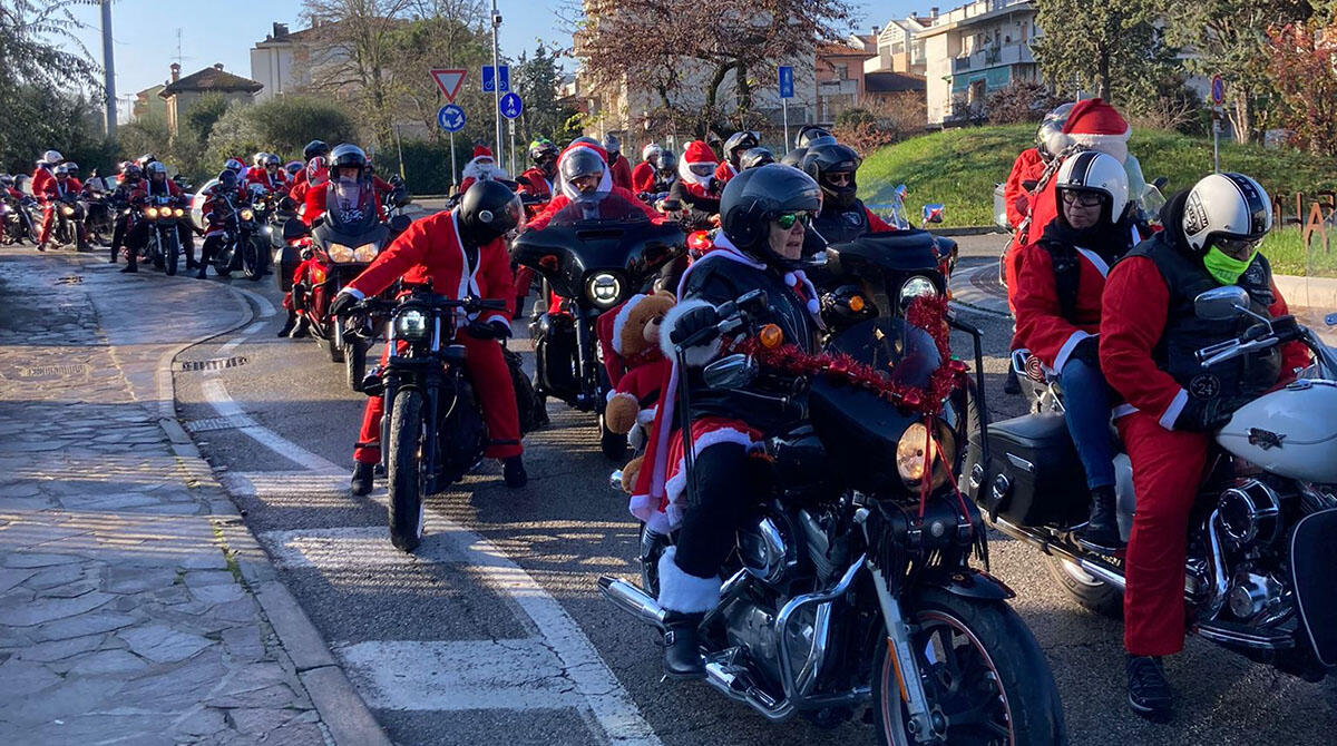 Missione Sorriso: Babbi Natale in moto portano spensieratezza all'Ospedale di Rimini -