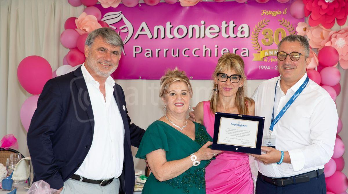Santarcangelo, Parrucchiera Antonietta compie 30 anni: una targa da Confartigianato -
