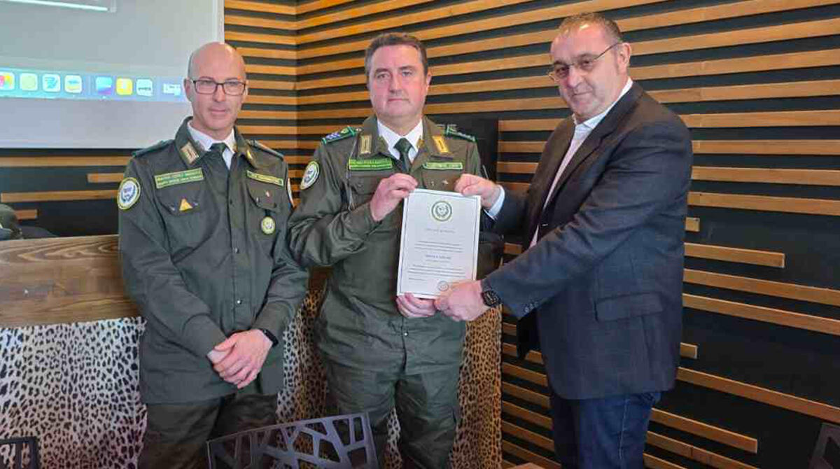 Salvò la vita a un uomo colpito da arresto cardiaco: premiata Guardia Zoofila di Rimini -