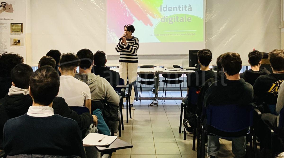 Digitale Facile arriva a scuola e coinvolge 7 classi riminesi -