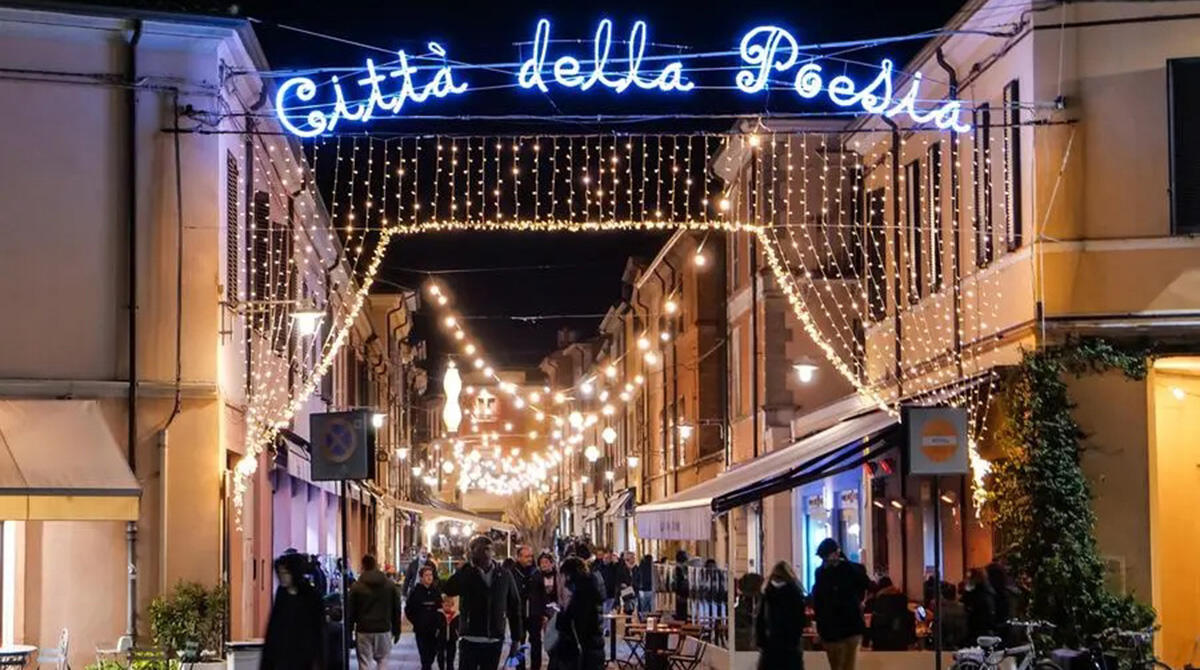 Natale nei Luoghi dell'Anima: Santarcangelo entra nel vivo degli appuntamenti delle feste - Le luminarie natalizie di Santarcangelo, foto Visit Santarcangelo
