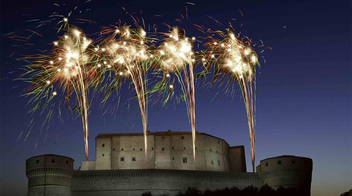 Il Natale arriva a San Leo con un ricco calendario di attività - Fuochi d'artificio alla Fortezza di San Leo