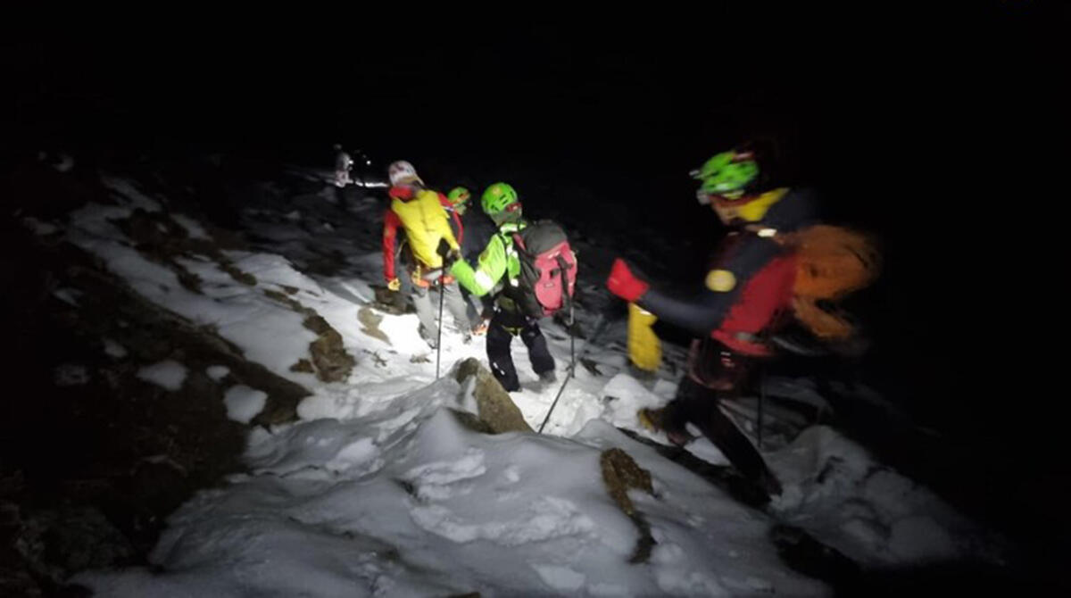 Sperduti sul Gran Sasso, due riminesi rischiano l'assideramento - Soccorso alpino (foto Ansa)