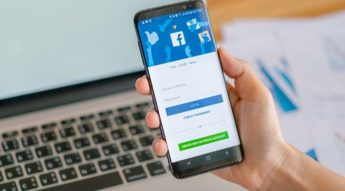 Hacker rubano account Facebook: 34enne denuncia truffa da 300mila dollari - Le insidie sui social