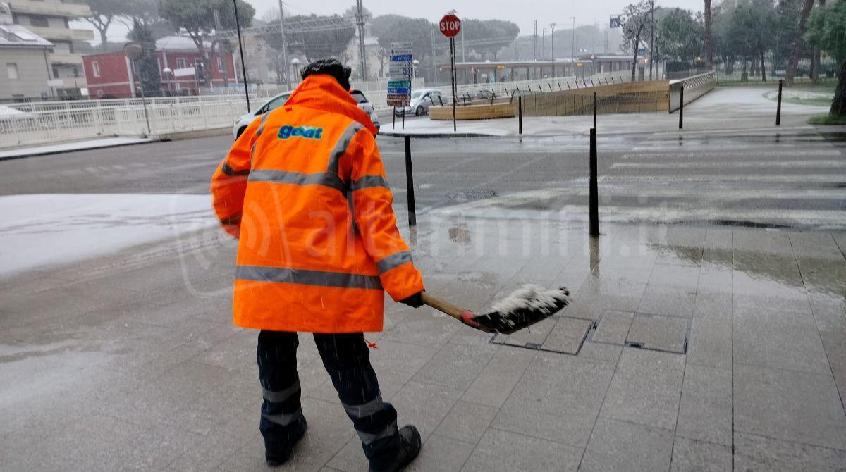 Riccione attiva il Piano neve: 5 spargisale, 10 spalaneve e altri mezzi speciali pronti a intervenire - 