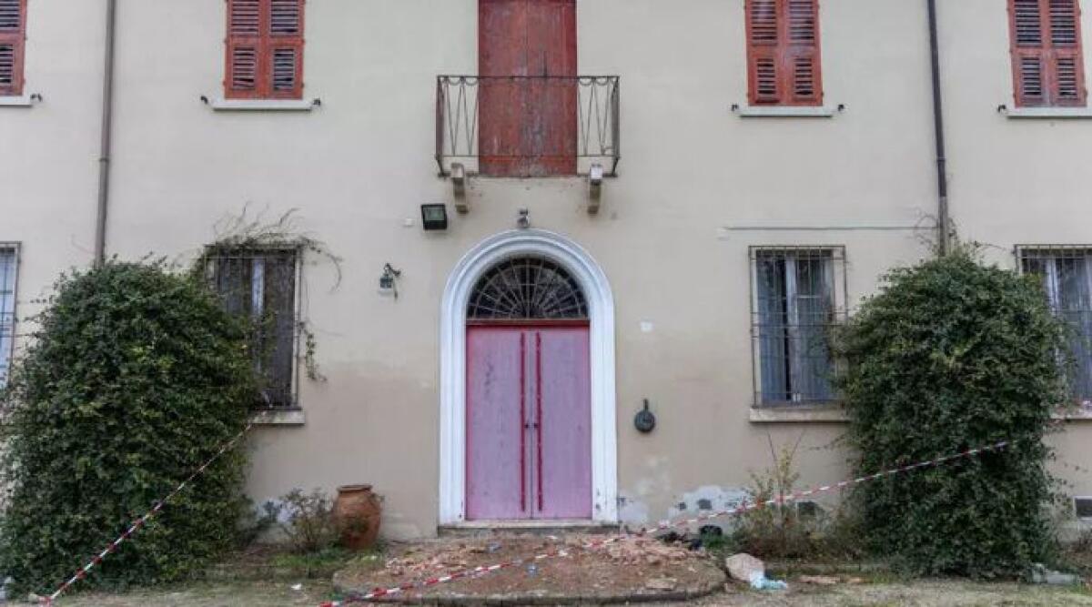 Cadde da un balcone in gita nel Ferrarese, morto insegnante - Ansa