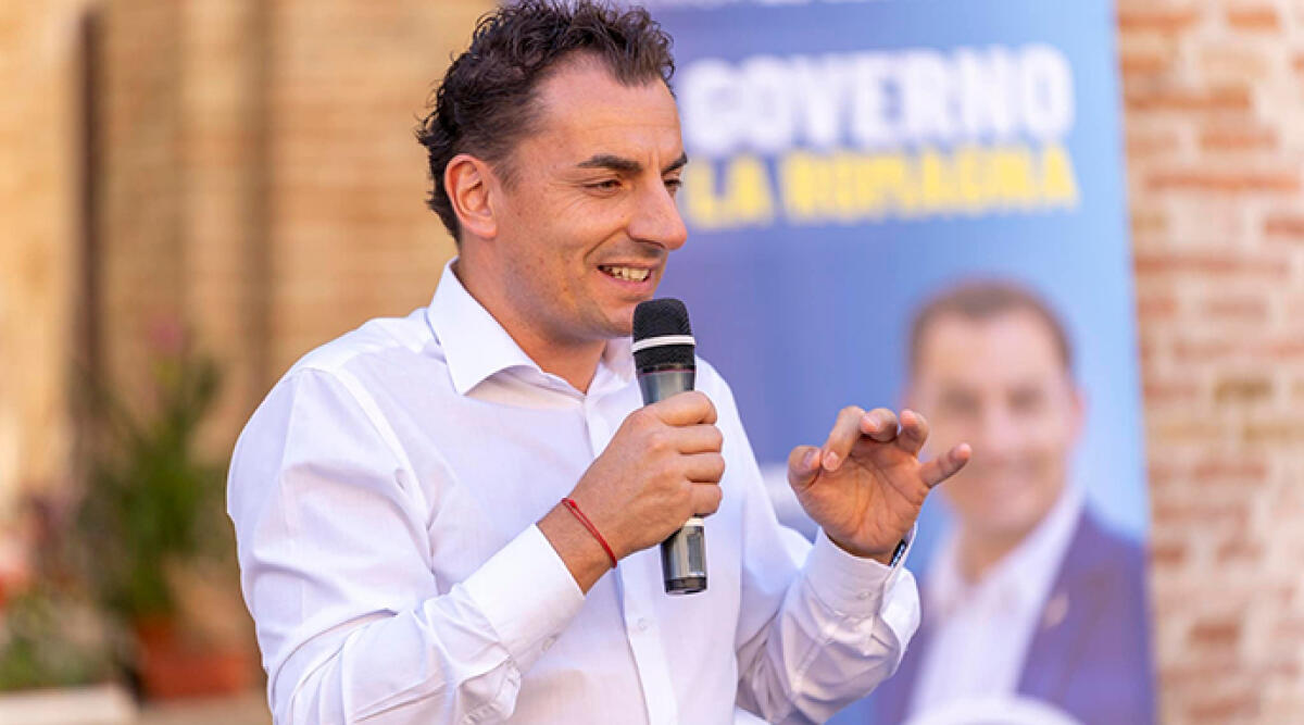 Scritta Xmas rimossa dalle luminarie, Lega attacca: "Sinistra ossessionata" - On Jacopo Morrone