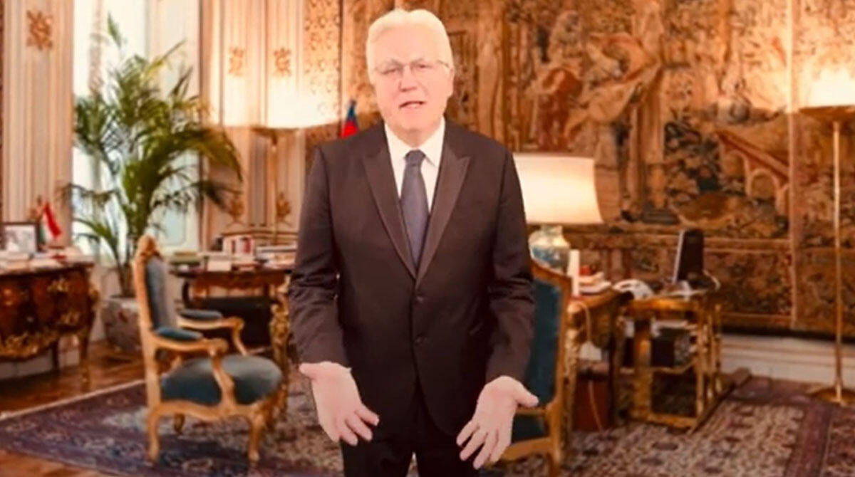 L'anteprima del messaggio di fine anno del presidente Mattarella: ma è il suo imitatore Carlo Frisi -