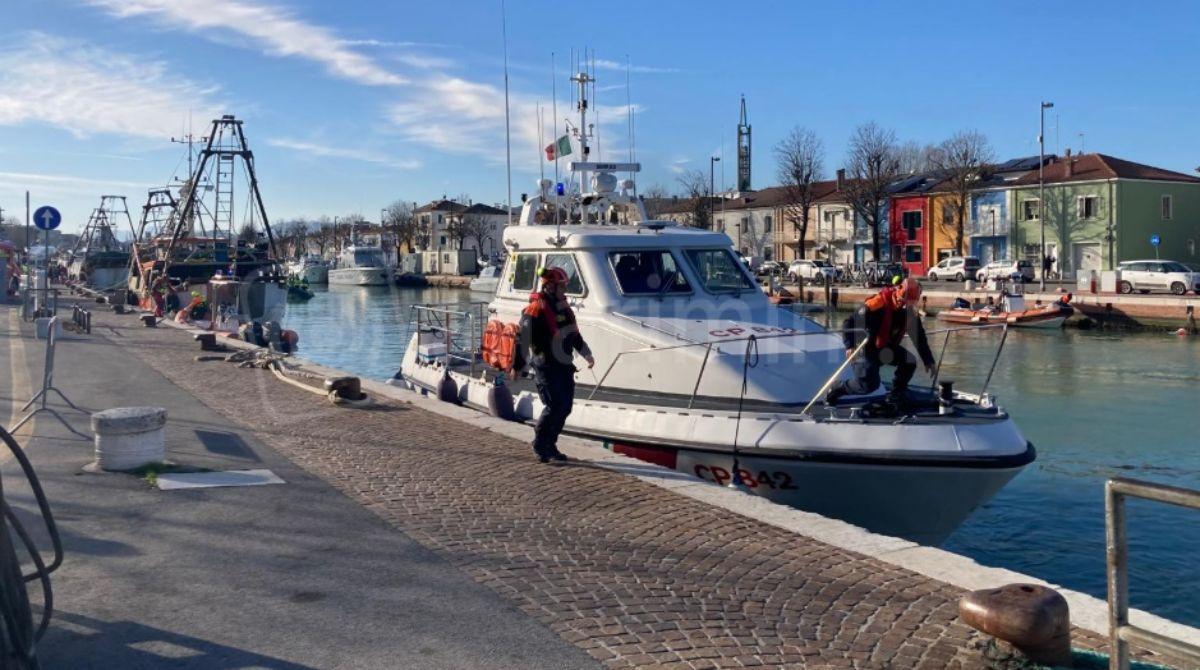 Esercitazione a Rimini: simulato il ripescaggio di un’imbarcazione -