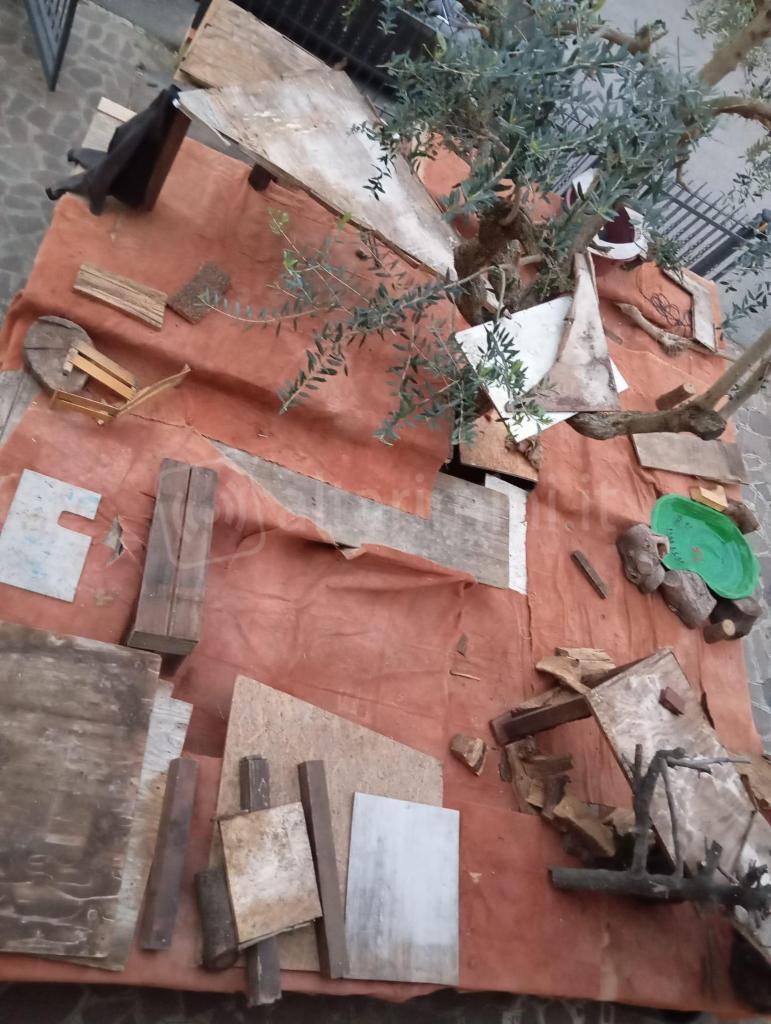 Pagliarani alle prese con i preparativi del presepe