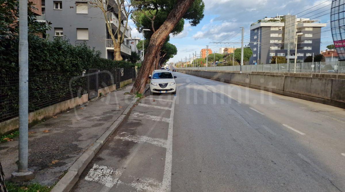 Al via a Riccione i lavori per il rifacimento dei marciapiedi di viale Dei Mille - 